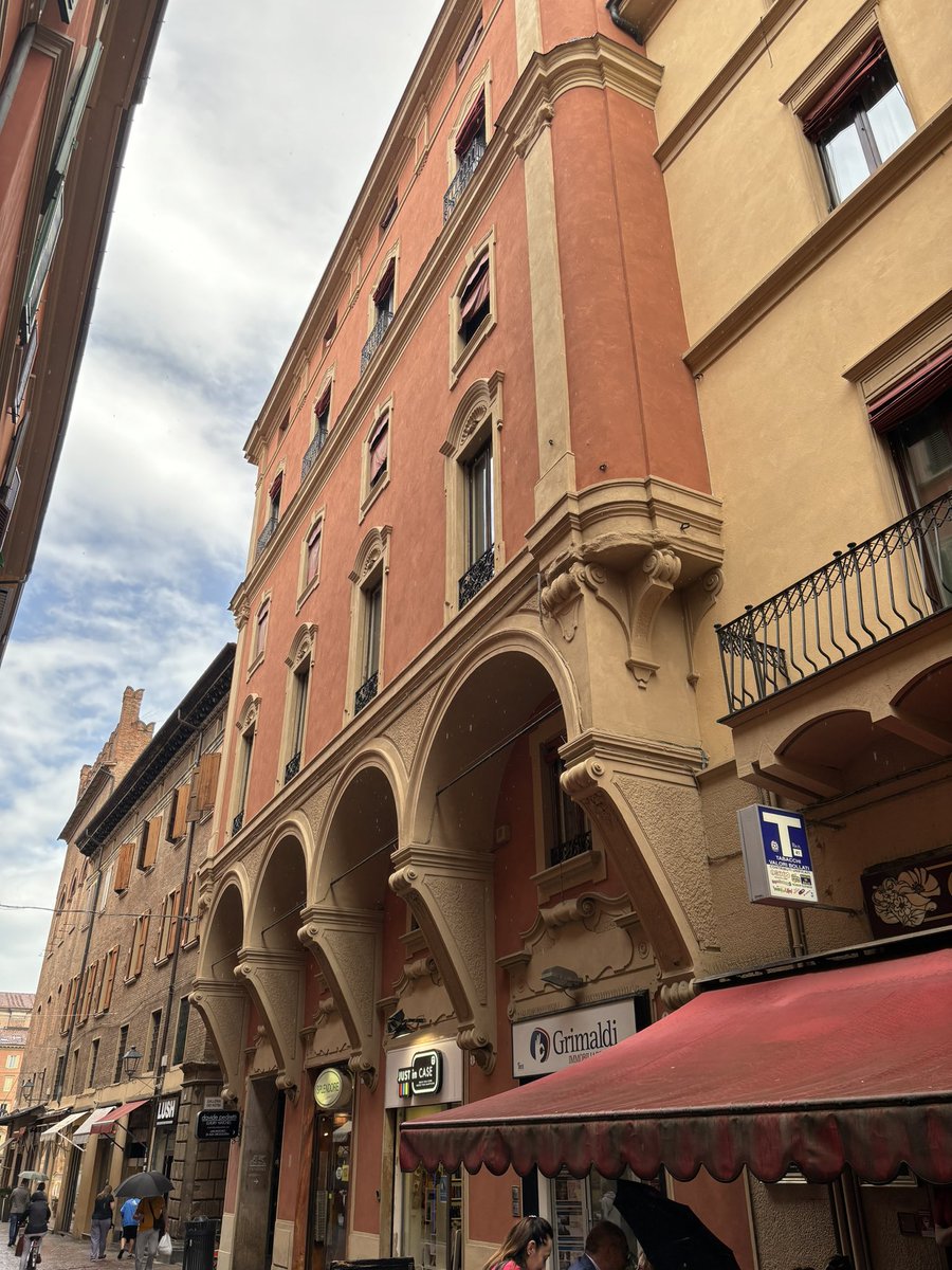 Estamos de estudio de campo.