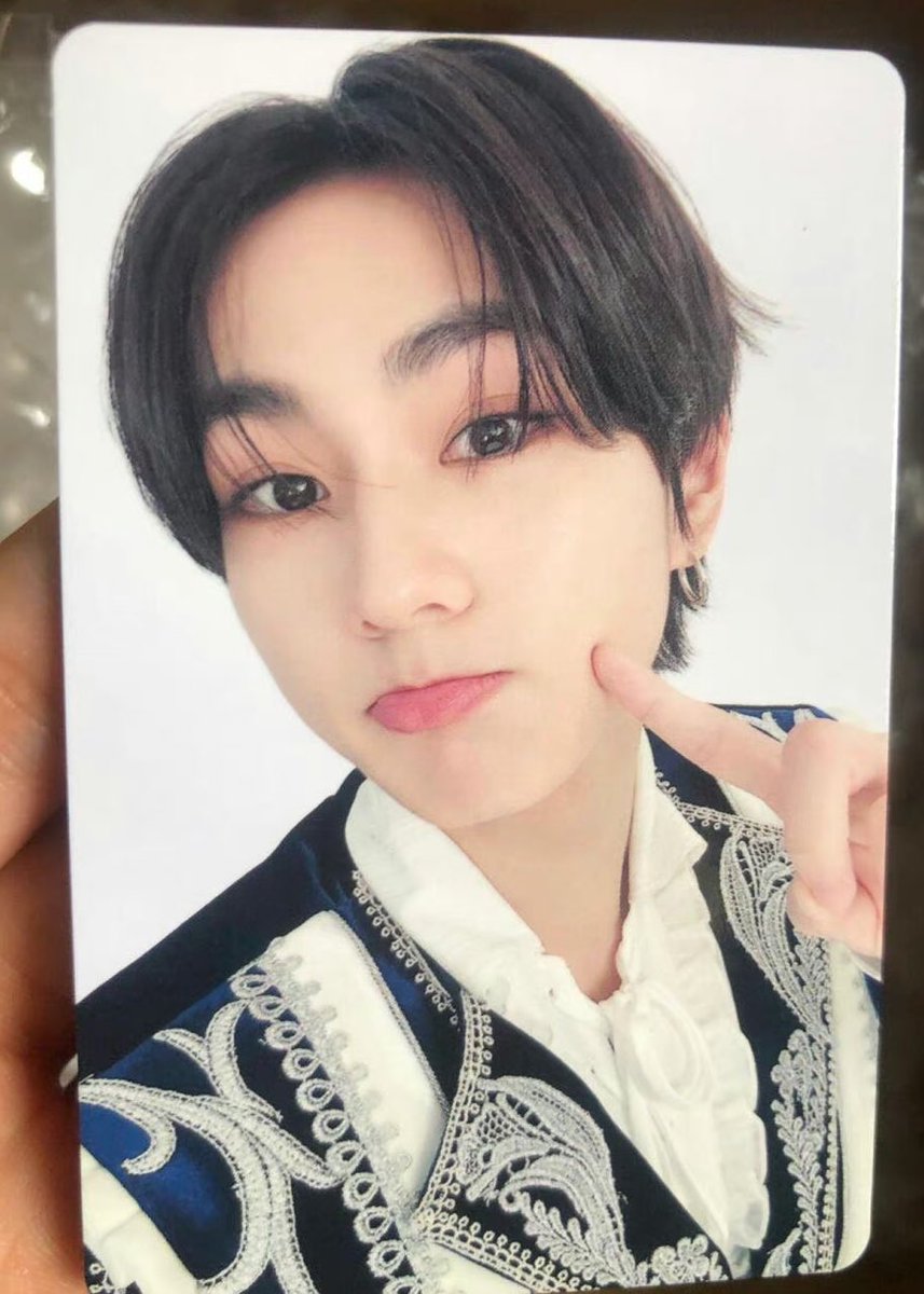 I NEED THIS PC OF JUNGWON POKING HIS CHEEKS IN MY LIFE PLEASE PLEASE