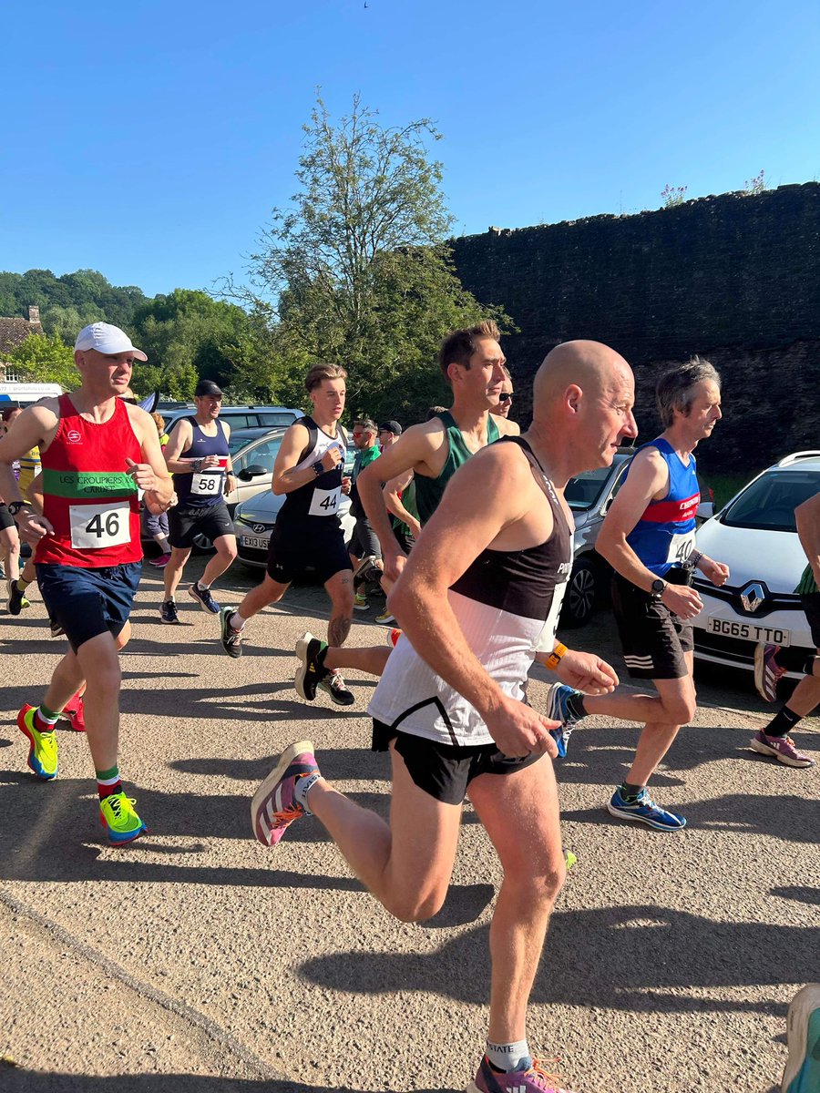 KateLine6's tweet image. Fabulous running this morning @linealex3 with a superb 2nd place 🥈 in your leg of the ‘Rack Raid’ relay. 💙 Very proud of you X 💙 🏃