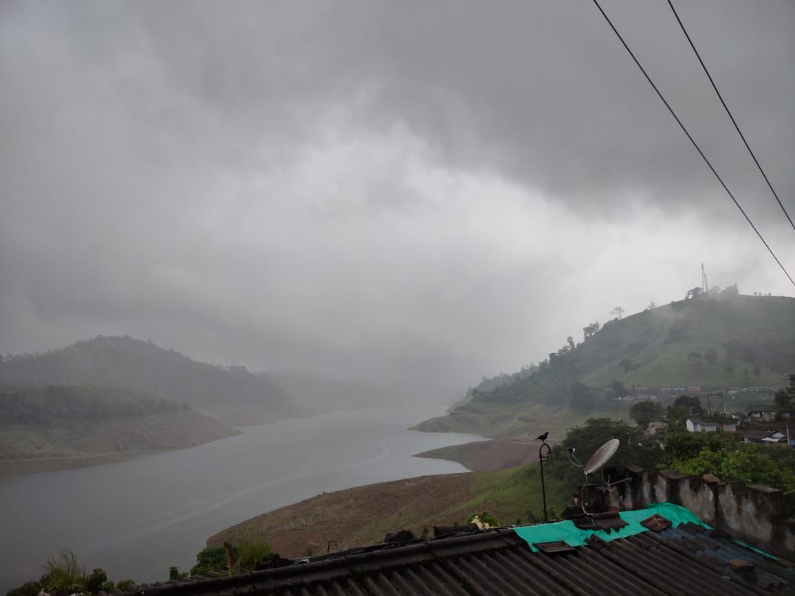 Moderate Rains at Sholayar Dam