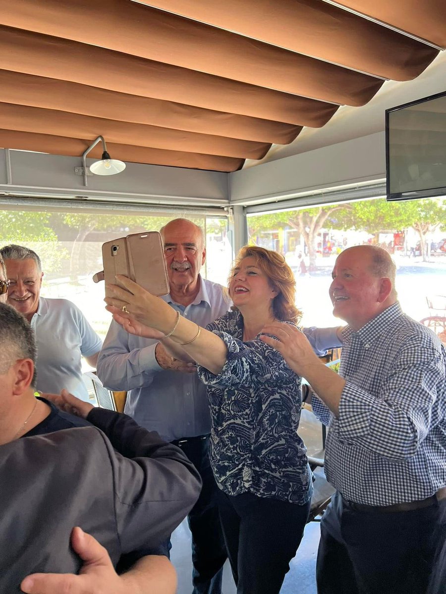 v_meimarakis's tweet photo. Στην Κυπαρισσία συναντήθηκα με φίλους &amp;στελέχη της ΝΔ &amp;συζητήσαμε  για την ανάγκη η Νέα Δημοκρατία να έχει &amp;πάλι ισχυρή φωνή στην Ευρώπη. Ευχαριστώ θερμά τους βουλευτές Περικλή Μαντά και Γιάννη Λαμπρόπουλο για την παρουσία τους,τον Πρόεδρο &amp;τα στελέχη της ΔΗΜΤΟ  για την οργάνωση. https://t.co/TFn3QVTBwZ
