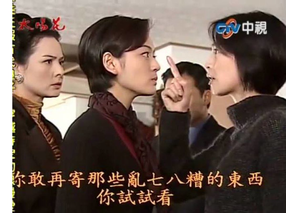 MI_KU_MI_mit's tweet photo. 這東西我還能畫到第三批我的天……腦子在催我畫一些正經的圖但我的手只想畫梗圖🥹
原圖放這裡，好像意外地被我湊出了兩組不同的情境我要笑死 https://t.co/kWcf1ICD8g