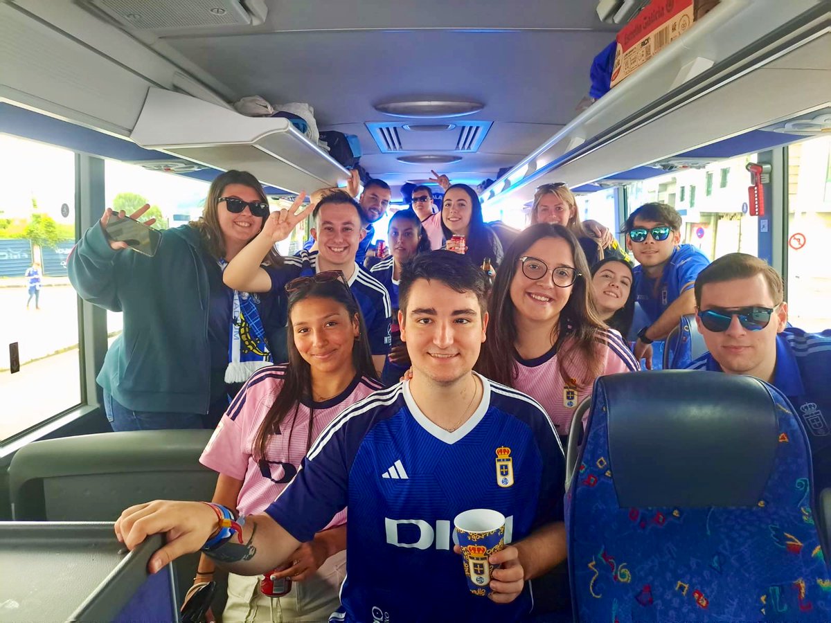 RealOviedo's tweet photo. 🚌 Camino de 𝐄𝐢𝐛𝐚𝐫 con @APARO_ROCF y @FondoNorte1926 🙌🏻💙

🙋🏻‍♂️ Buen viaje a todos los desplazados… ¡Nos vemos esta tarde en Ipurúa! ⚔️⚽️

#EibarRealOviedo
#VamosOviedo 🔵⚪️
#DíadePartido https://t.co/1Kap1AcouQ