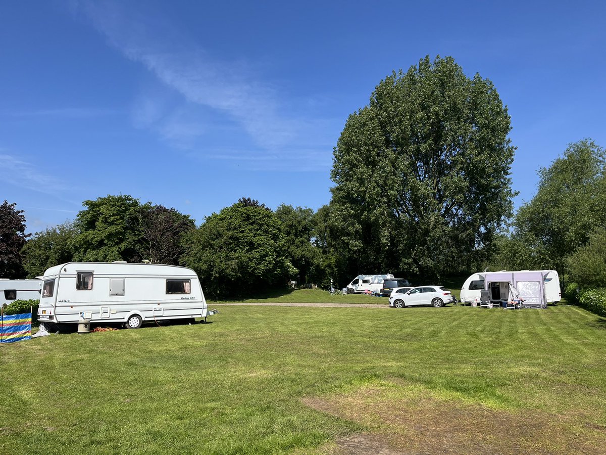 Beautiful morning @lintonlockcampsite
#lintonlock #riverouse #caravandays #campingweeknds <a href="/bbcweather/">BBC Weather</a> <a href="/NorthYorkshireL/">Yorkshire News</a>