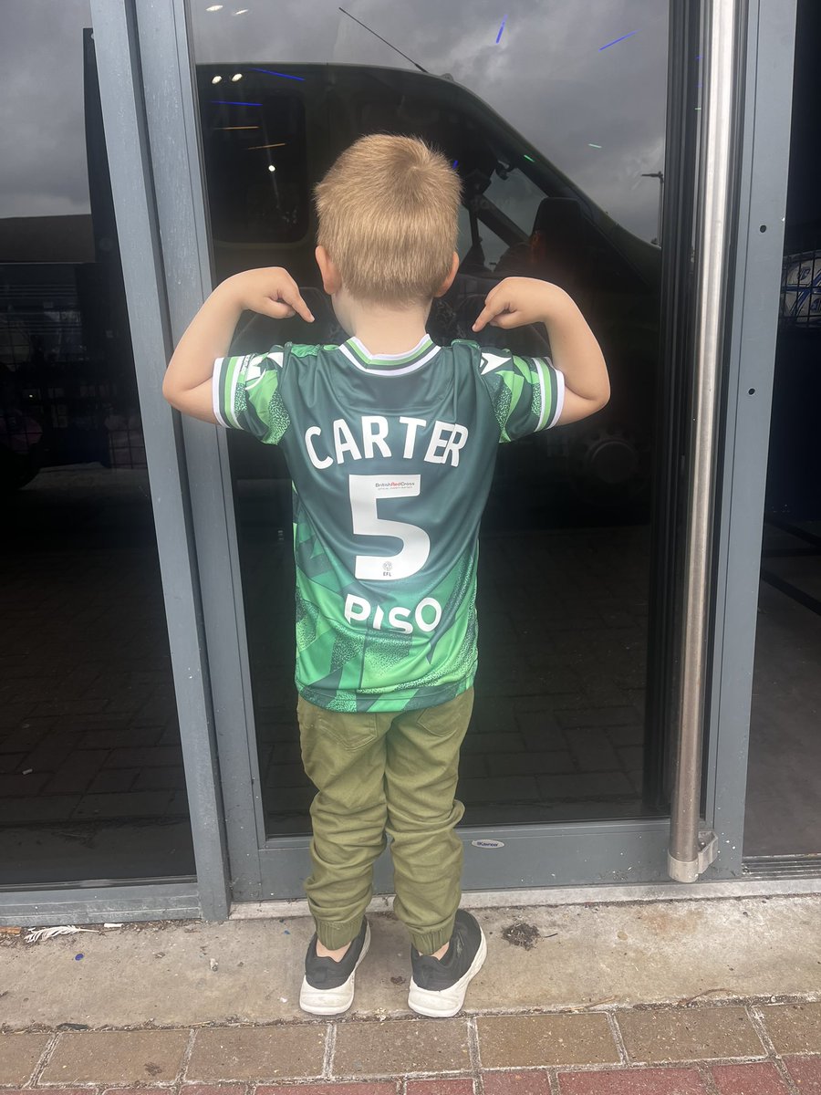 MichelleC1043's tweet photo. Had a lovely day at @TheGillsFC fun day! Carter even managed to meet The new manager @markbonner85  and got his first autograph!! He also met Mr maker! Thank you for all staff and volunteers! 💙🤍💙 https://t.co/0xu2uDDQNx