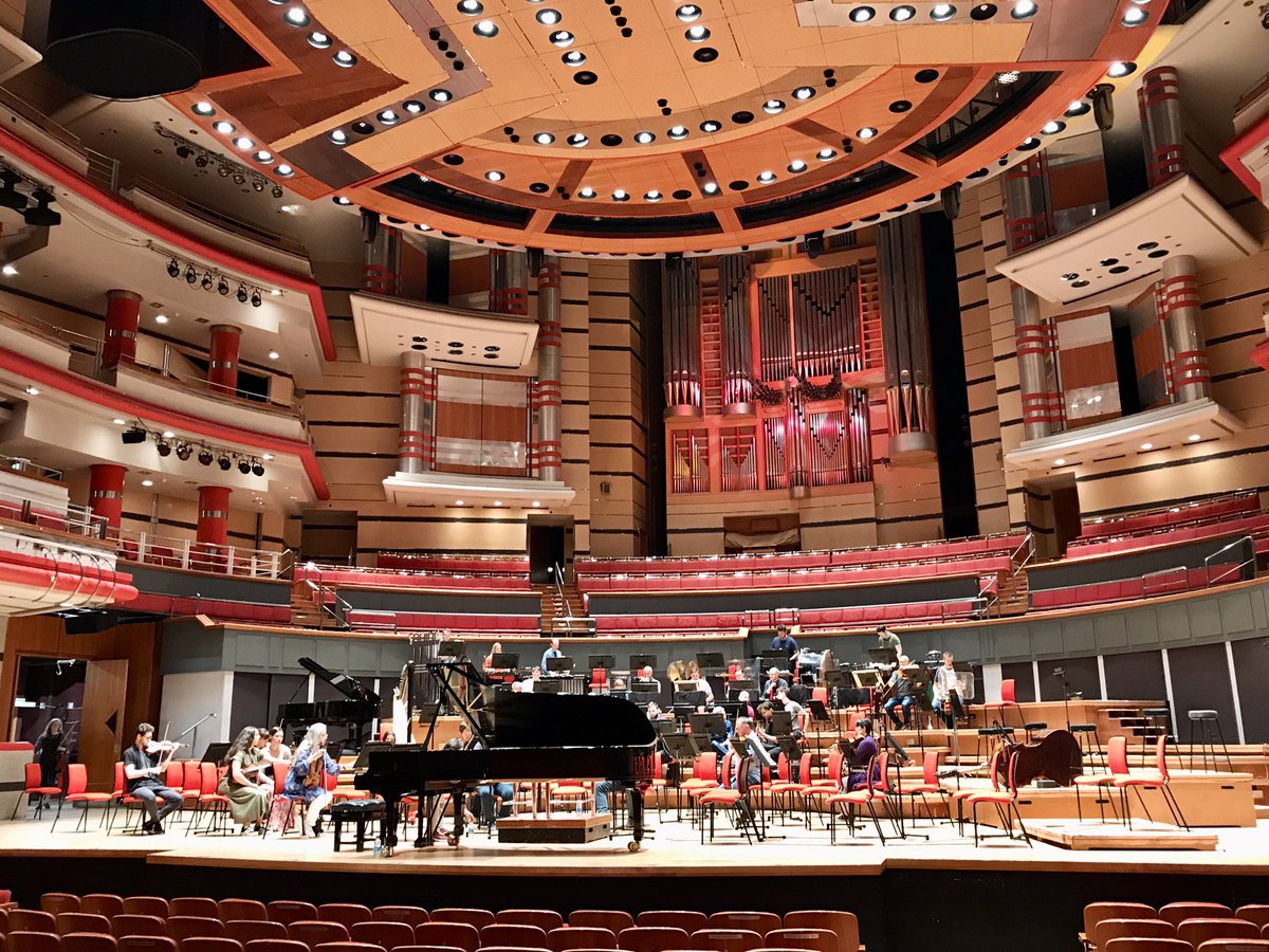 vgmconcerts's tweet photo. How beautiful! Dress rehearsal for Final Symphony II about to start with the @TheCBSO. @diri43 @MischaCheung #finalfantasy https://t.co/irmV6F2ULb