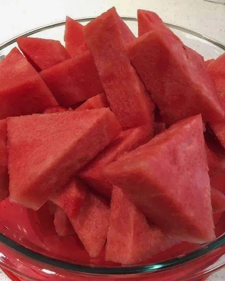 iahmad7079's tweet image. Kya ap ne kabhi itna perfect water-melon cut kiya hai 👌 

#watermelon #SummerModeOn