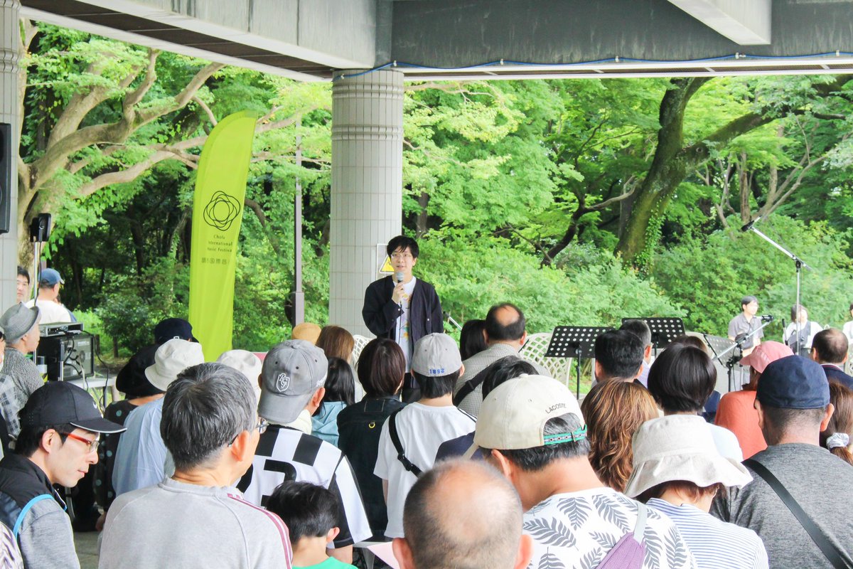 本日、「春のバラフェスタ」を開催中の神代植物公園と調布国際音楽祭の初の連携企画『フローラルコンサート』が開催されました！💐

アソシエイト・プロデューサーの森下唯が司会をつとめ、金管五重奏のアンサンブルコンサートをお楽しみいただきました☺️

🎼プログラム
1.ホグワーツ・マーチ