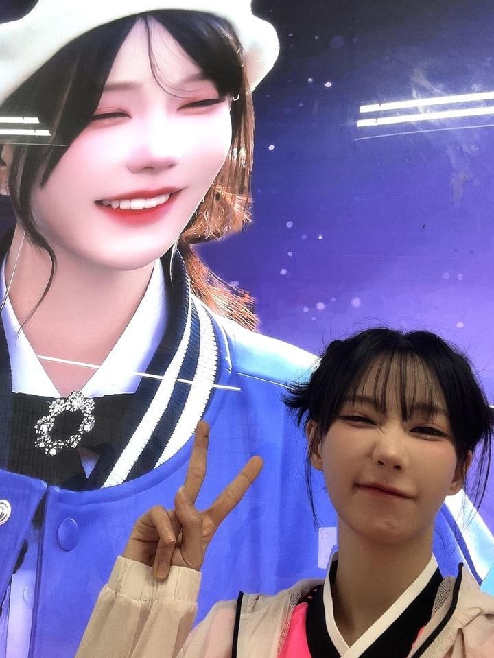 QWER_INA's tweet photo. : i took alot of pic with some bawiges
#QWER #MAGENTA
#FlyHighWithMagenta
#ColorOfMagenta
#μ¬λ¦νμ΄μ²λΌ_λΉλλ_μ νμΌ_μμΌμΆνν΄
#HAPPY_GENTA_DAY https://t.co/M3Uo8fmXUJ