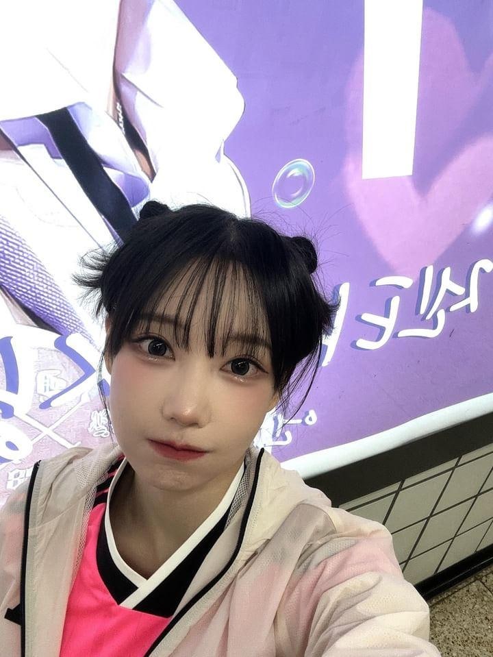 QWER_INA's tweet photo. : i took alot of pic with some bawiges
#QWER #MAGENTA
#FlyHighWithMagenta
#ColorOfMagenta
#μ¬λ¦νμ΄μ²λΌ_λΉλλ_μ νμΌ_μμΌμΆνν΄
#HAPPY_GENTA_DAY https://t.co/M3Uo8fmXUJ
