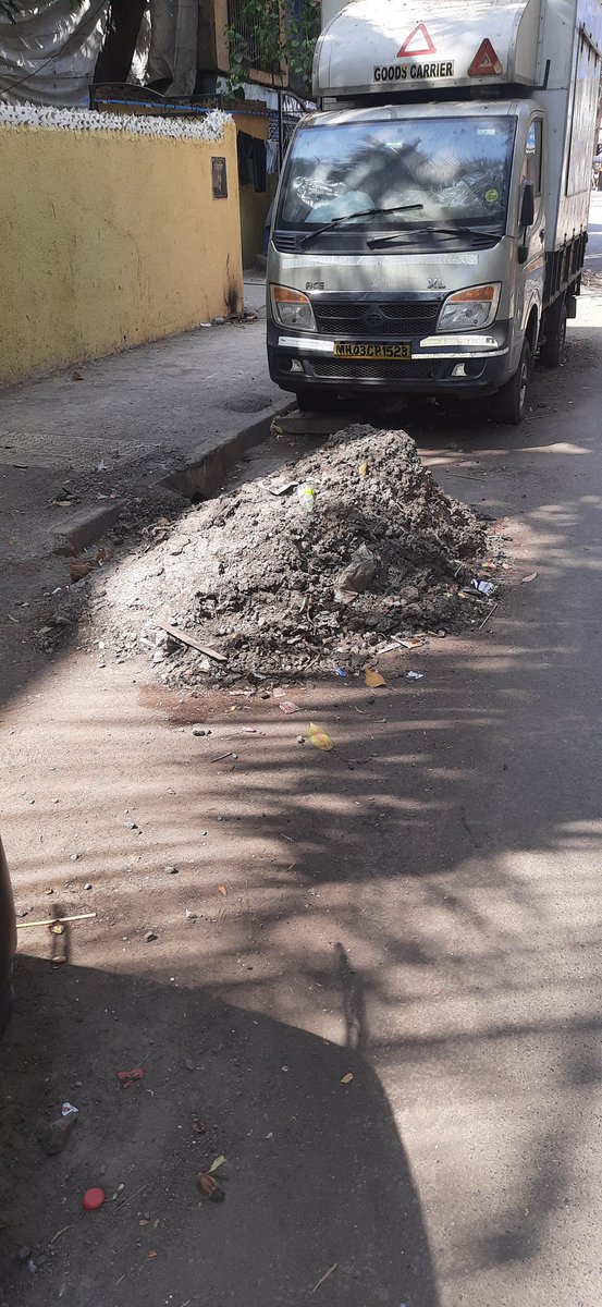 prasad1104's tweet photo. @mybmc @mybmcWardL This debris from the gutter has been lying around for weeks, all over Kurla East. Kindly clear this at the earliest. @JNNRWA @MNCDFbombay #mncdfcollective #JNNRWA https://t.co/Q3XXyCDiVs