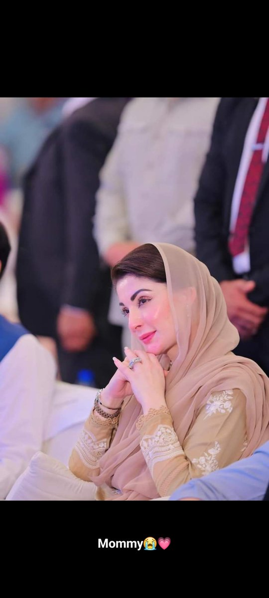 jonibaba8085's tweet photo. Mery future sy ziada toh Maryam Nawaz bright Hain. 
Hey Ma Sha Allah ⚜️❤️😍
#pakistan #DzieńDziecka #BRImo #HalaMadrid #pmln #DzieńDziecka https://t.co/V7RomlhFdy