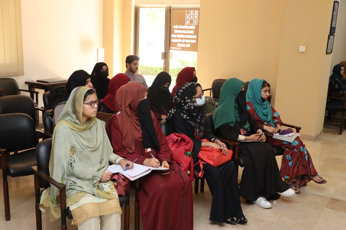ypdcuwchapter's tweet photo. On May 31, 2024, the YPDC UW Chapter organized a comprehensive digital skills workshop for students. Led by Resource Person Ms. Areesha Maryam, Focal Person of DSA &amp; President of YPDC, the event aimed to empower students with essential skills to enhance their digital presence. https://t.co/ZiNM1E6nh6