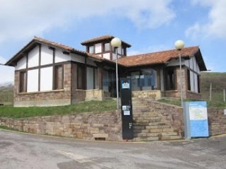 CunaEbro's tweet photo. Ya puedes visitar los Centros de Visitantes del Sur de Cantabria.
De martes a domingo de 10:00 a 14:00.
Sábados, domingos y festivos de 10:00 a 17:00.
Más info: 942 779607/Oficina municipal de turismo en Fontibre.
#campoodesuso #fontibre #corconte #pesquera #riopanero #lapuente https://t.co/MMrLf16mcn
