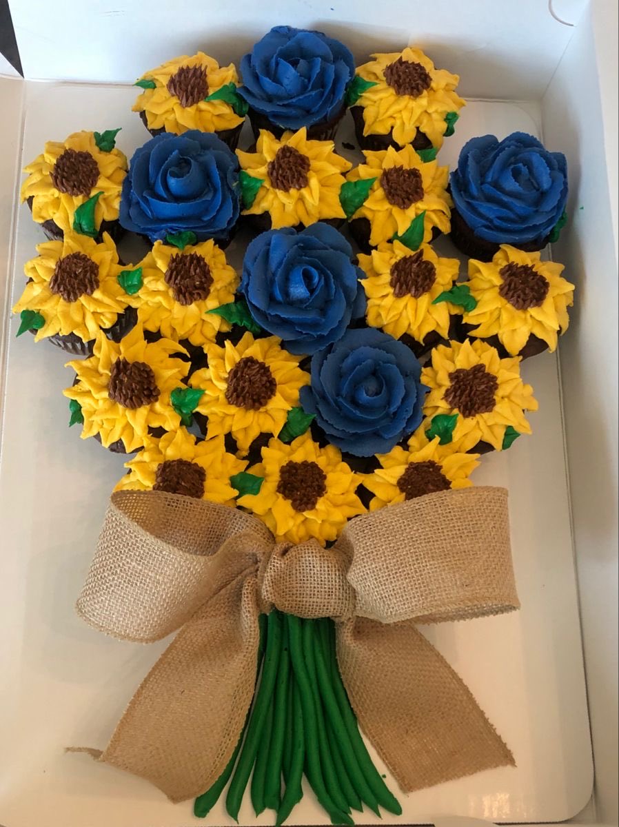 sunflowerchives's tweet photo. flower cupcakes🥰 https://t.co/Emo6dCn0mo