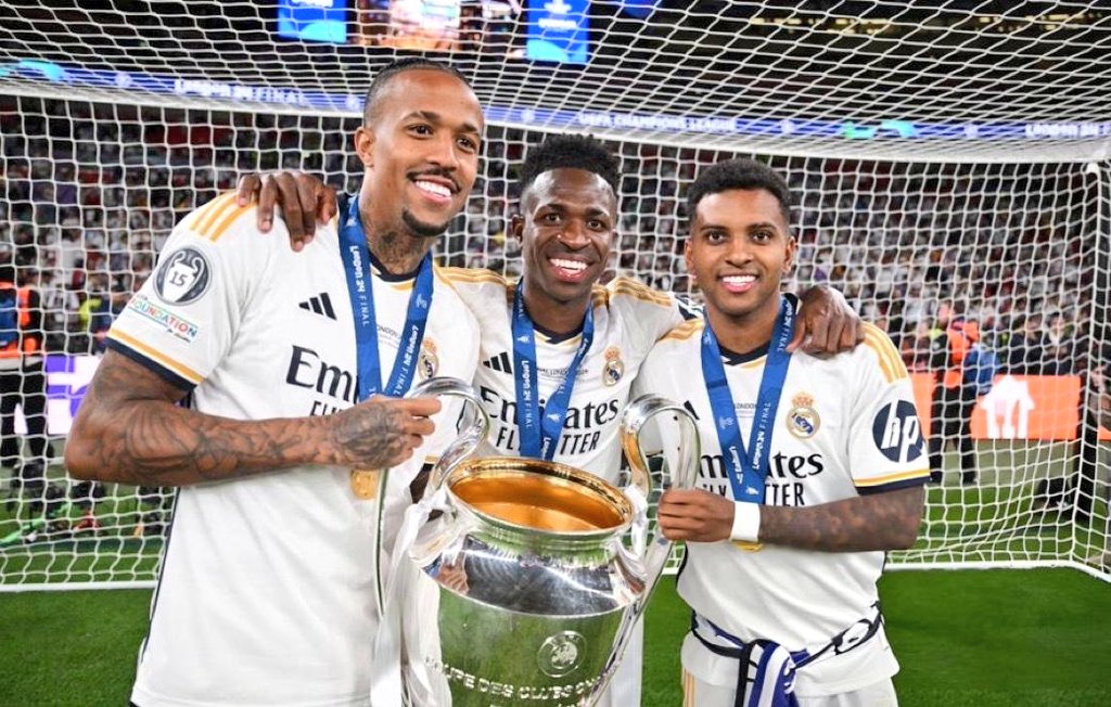 _z2ll's tweet image. 💛🤍💥✨