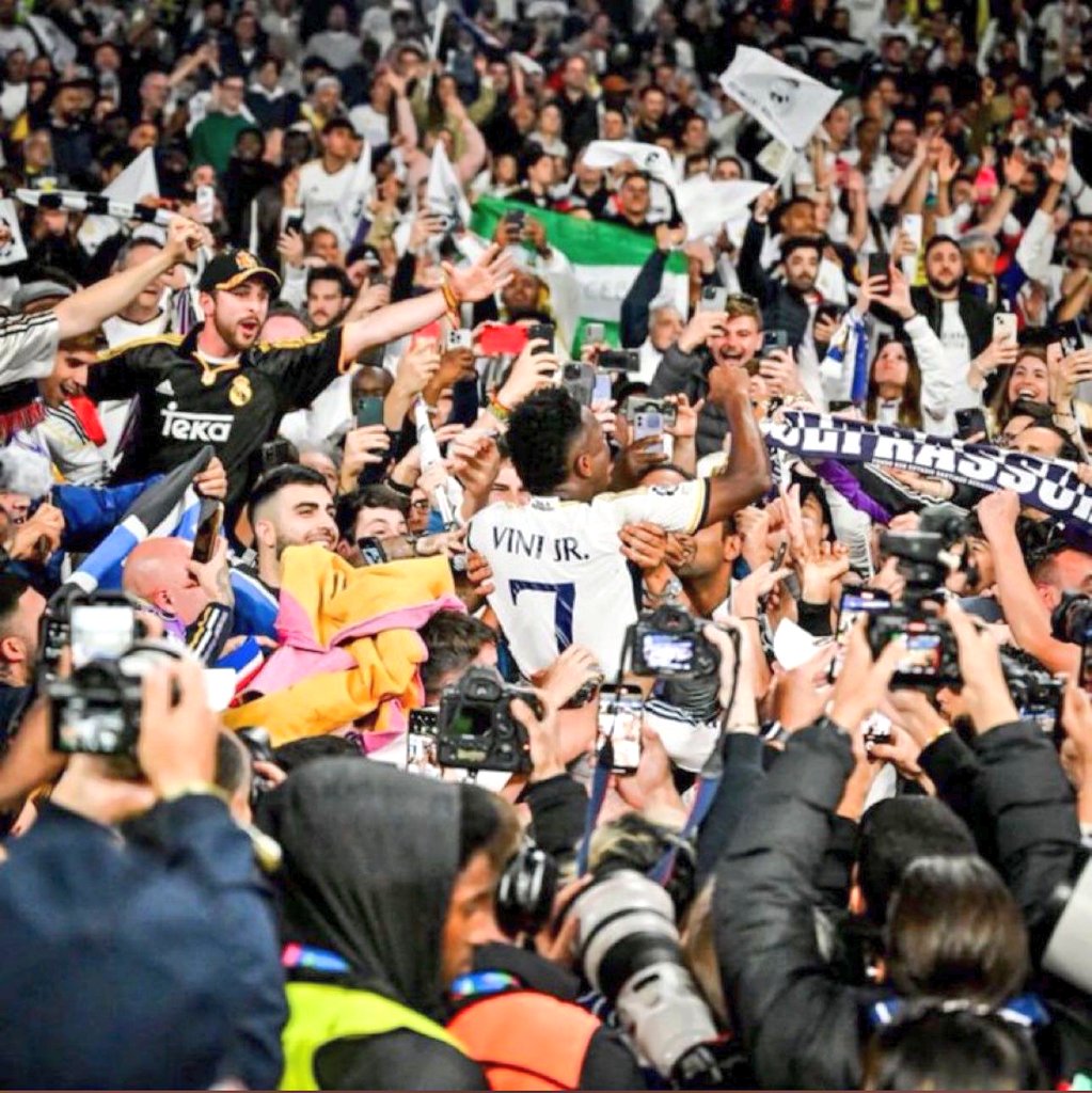 _z2ll's tweet image. 💛🤍💥✨