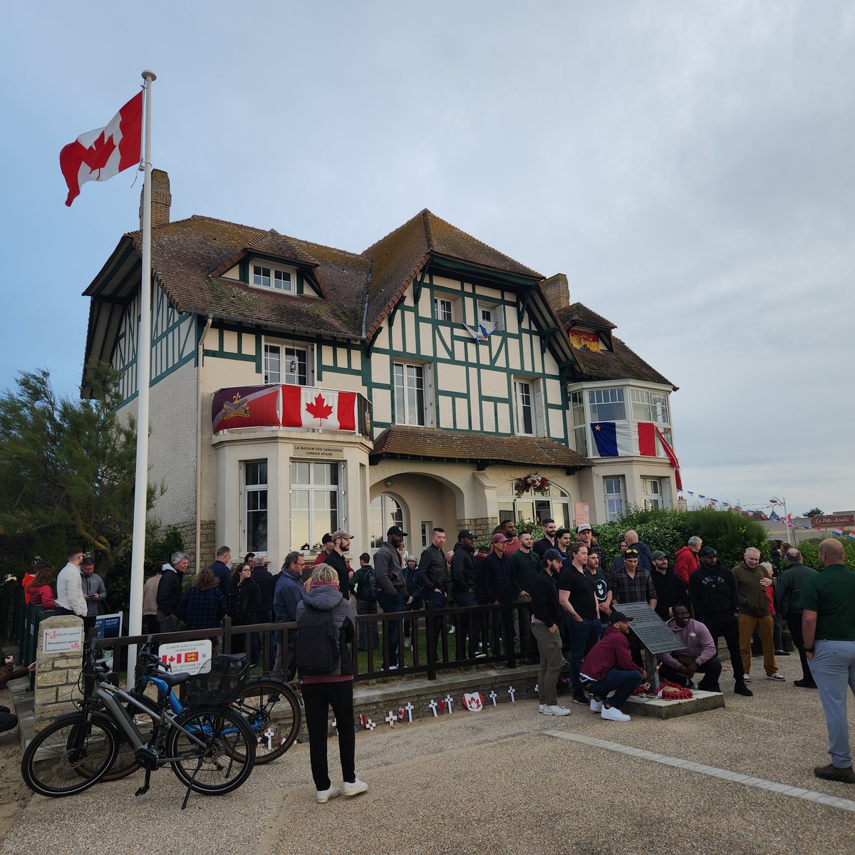 At the Maison du Queens Own Rifles of Canada.

The Hoffer family remembers.

#dday