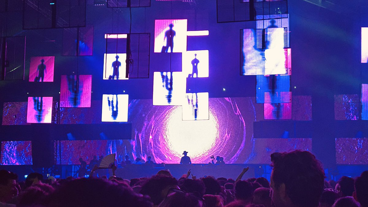 kietyo's tweet photo. Kölsch legde weer een fijne set op de mat ⁦@FreeYourMindnl⁩ ⁦@kolschofficial⁩ https://t.co/m6jd8xInZo