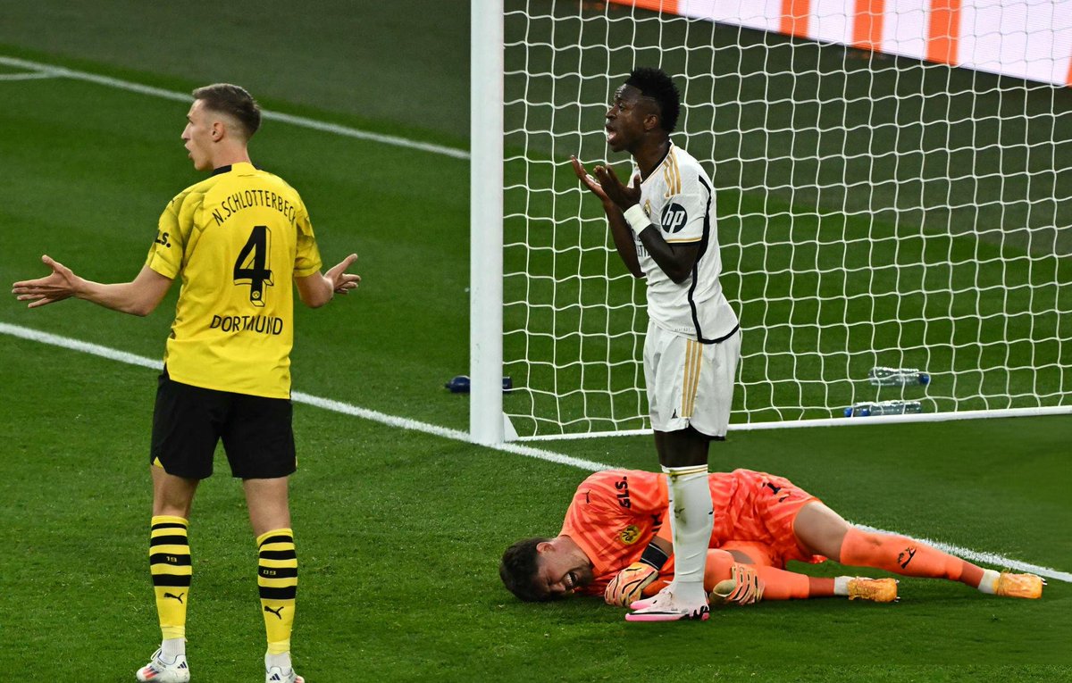 aritrabvb1909's tweet photo. Jose Mourinho on Vinicius' possible booking for simulation: "That is undoubtedly a dive. It should have been a yellow card. And Vinicius knows what consequences he faces."

Nico Schlotterbeck on getting booked: "In a game where so much is at stake, to immediately receive a yellow card for a gesture towards the referee, especially in a key position like central defense – that stood out to me today."  

Terzic: "It's hard for me to comment on it since I haven't seen the individual scenes in slow motion. Honestly, though, I didn't think it was proportionate for what we received the yellow card."