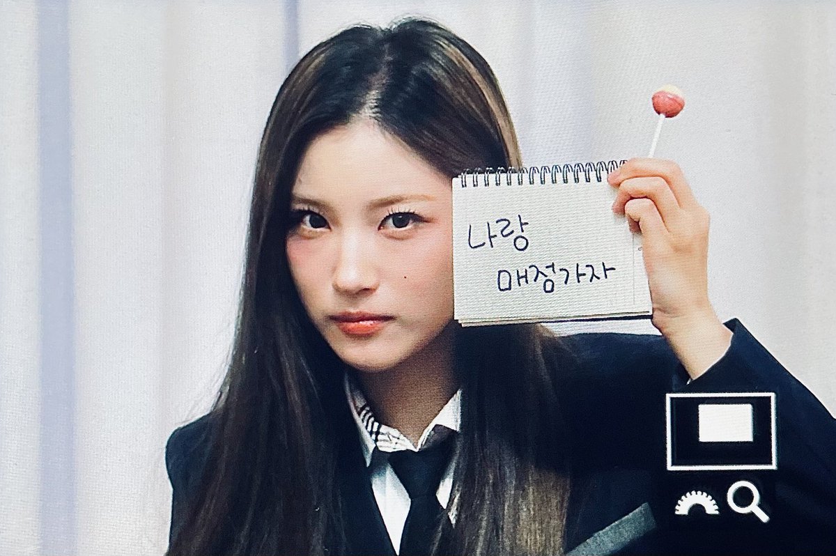 yeju_04's tweet photo. #아이칠린 #ICHILLIN #예주 #김예주 #YEJU  
매점 같이 안가면 뒤쪽으로 소환 당할듯.. https://t.co/xuLlNMPFv8
