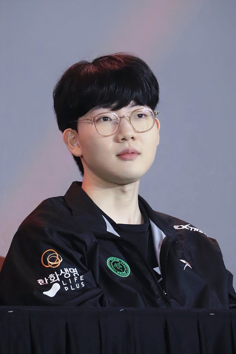 NN132310's tweet photo. HLE VIPER 🧡
#LCK  #LCKVietnam #HLE #HLEGlobalFanFest
@HLEofficial @lckvietnam https://t.co/6yX939X6yS