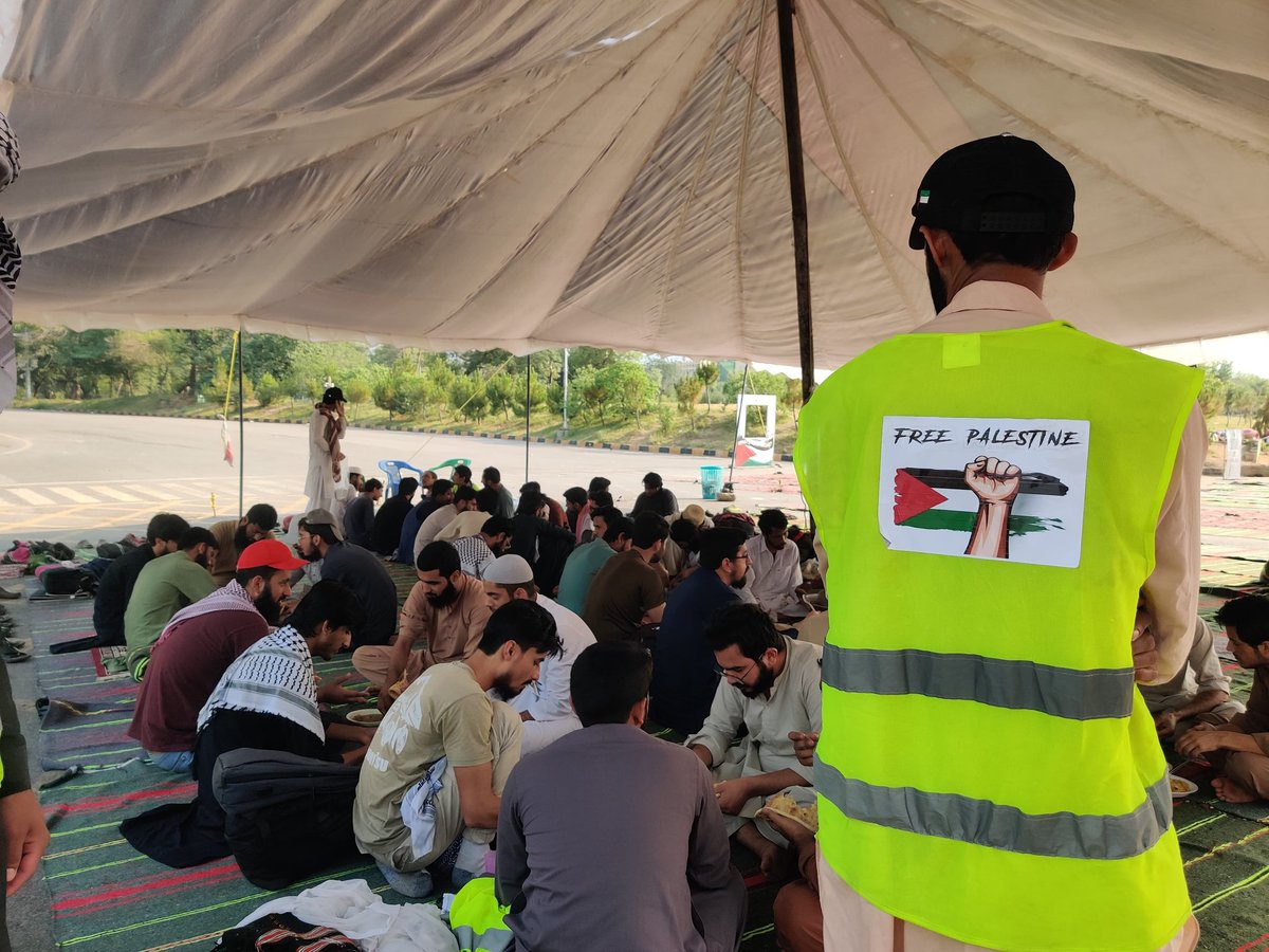AyeshaA_Q's tweet image. This Morning at DChowk Dharna!

Sun waking up so were the protesters. 

@SaveGazaPK 
#IAmAtDChowkDharna
#ReachDChowkNow