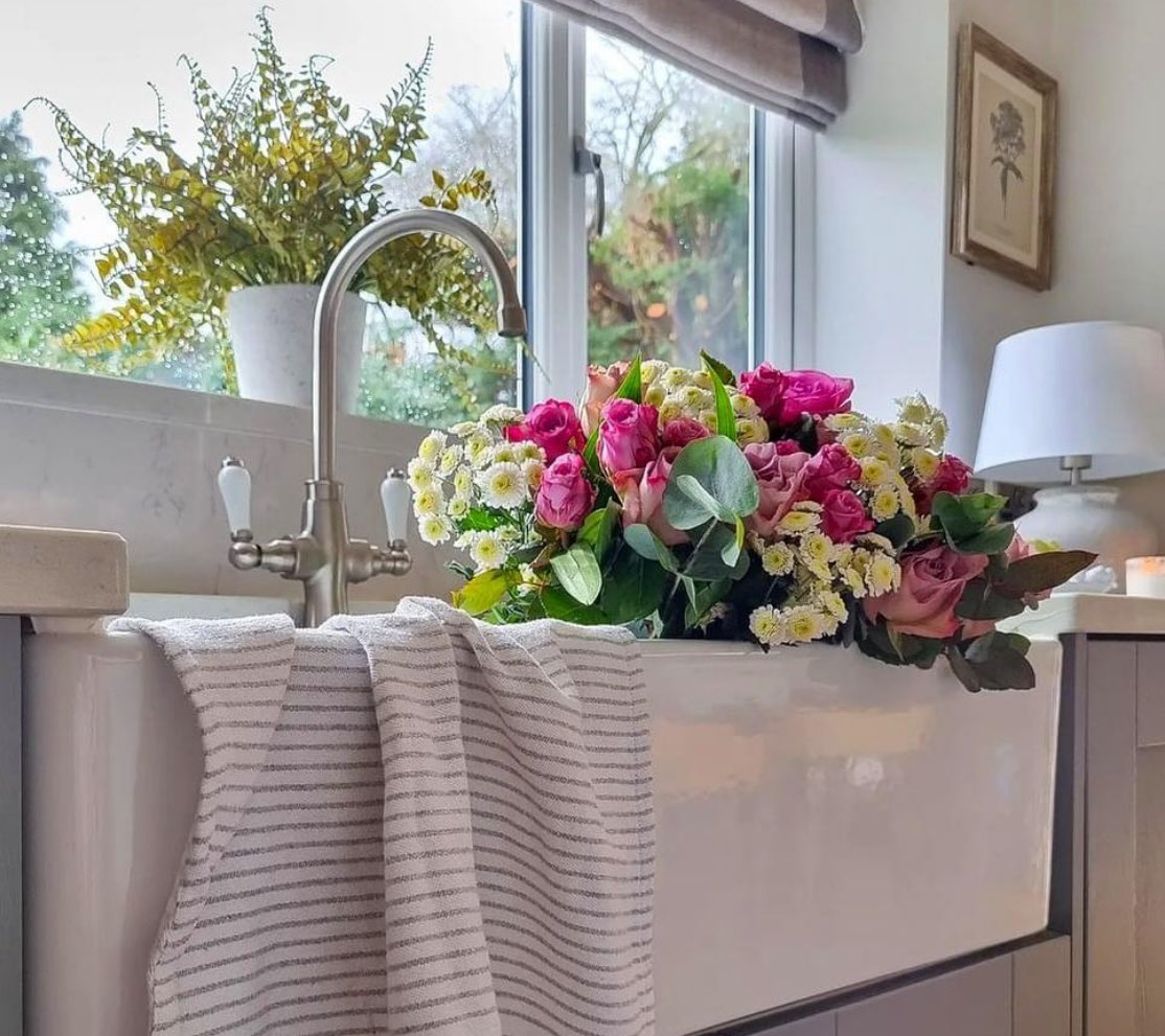 sazybsarah's tweet photo. I am an affiliate for 123 Flowers , send letter box flowers with a gift , they have some great discounts right now https://t.co/ON0L4p3ksj https://t.co/thLmvYy8EA