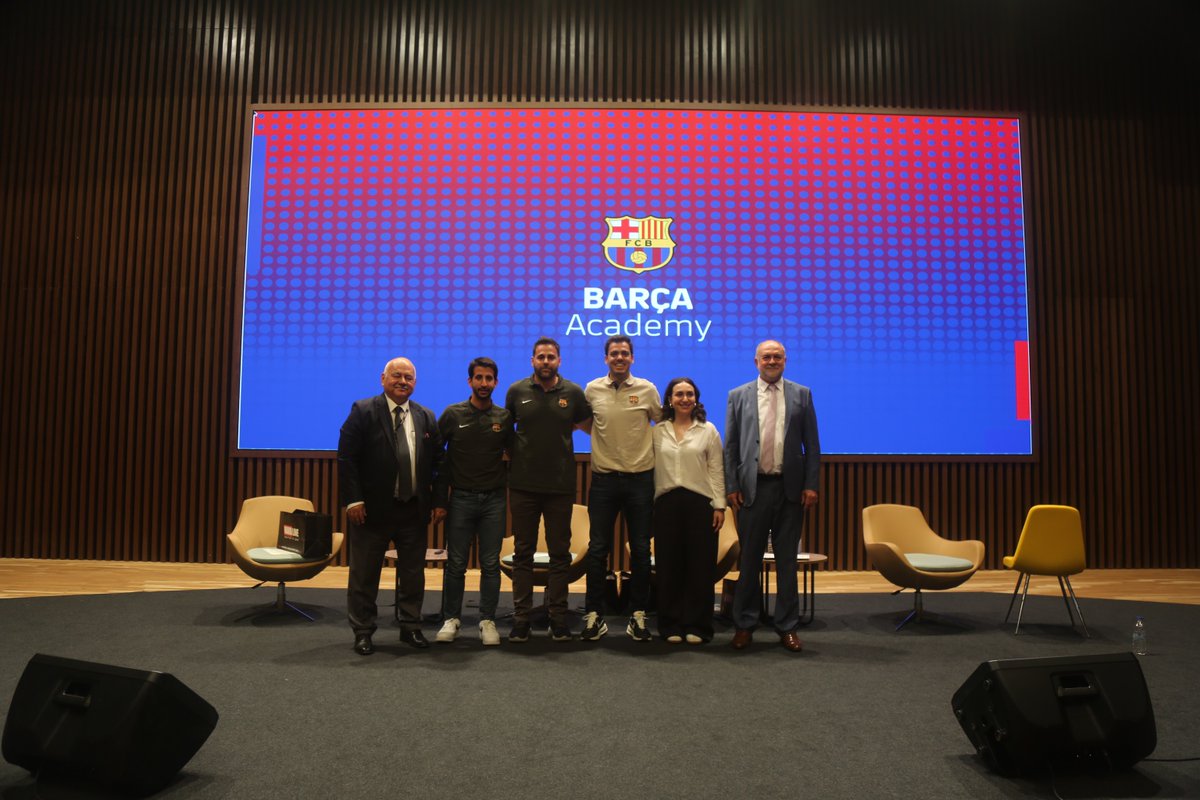 BarcaAcademy's tweet photo. La @BarcaAcademy , present al Congrés Internacional de Futbol i Ciència
https://t.co/wQCpSiKykJ

Pau Casassa, director técnico de la Barça Academy, fue uno de los ponentes estrella durante el encuentro
https://t.co/UAx3ilvIxQ

@BarcaAcademy

🔵🔴 #ForçaBarça https://t.co/SuS9vie3ke