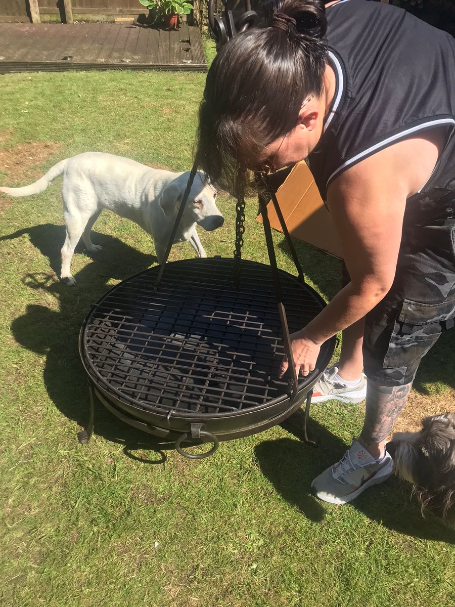 Lyndsay11834012's tweet image. New cooking bowl from #Indian Firebowl Company.

Worth every penny, going to be some good summer cooking! 

Need to do a test run to burn off the coating first, then seasoning the pans.

#Sundayfunday
#Outsidedining