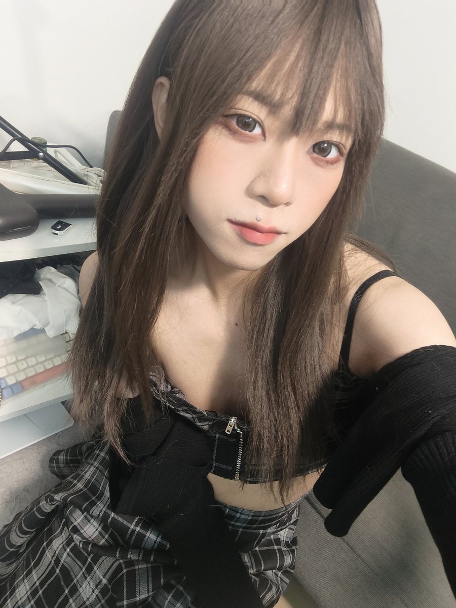 想发发自拍 https://t.co/sQMturS7Ap