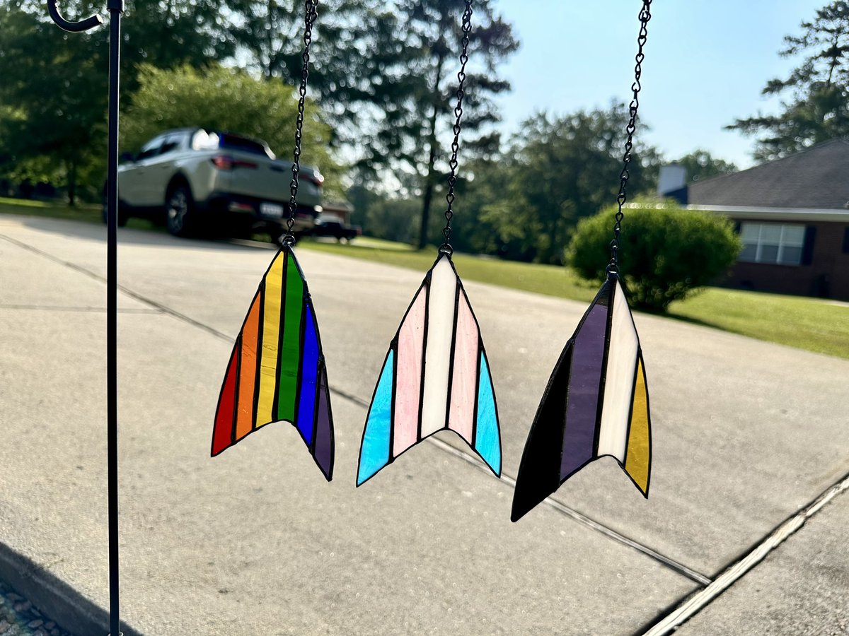 StainedSass's tweet photo. Happy Pride!! 🏳️‍🌈
#Pride #LGBTQ #StarTrekFanart #StarTrek #StarTrekTOS #StarTrekTNG #StarTrekDS9 #StarTrekVoyager #StarTrekDiscovery #StrangeNewWorlds https://t.co/tWKuvpOI56