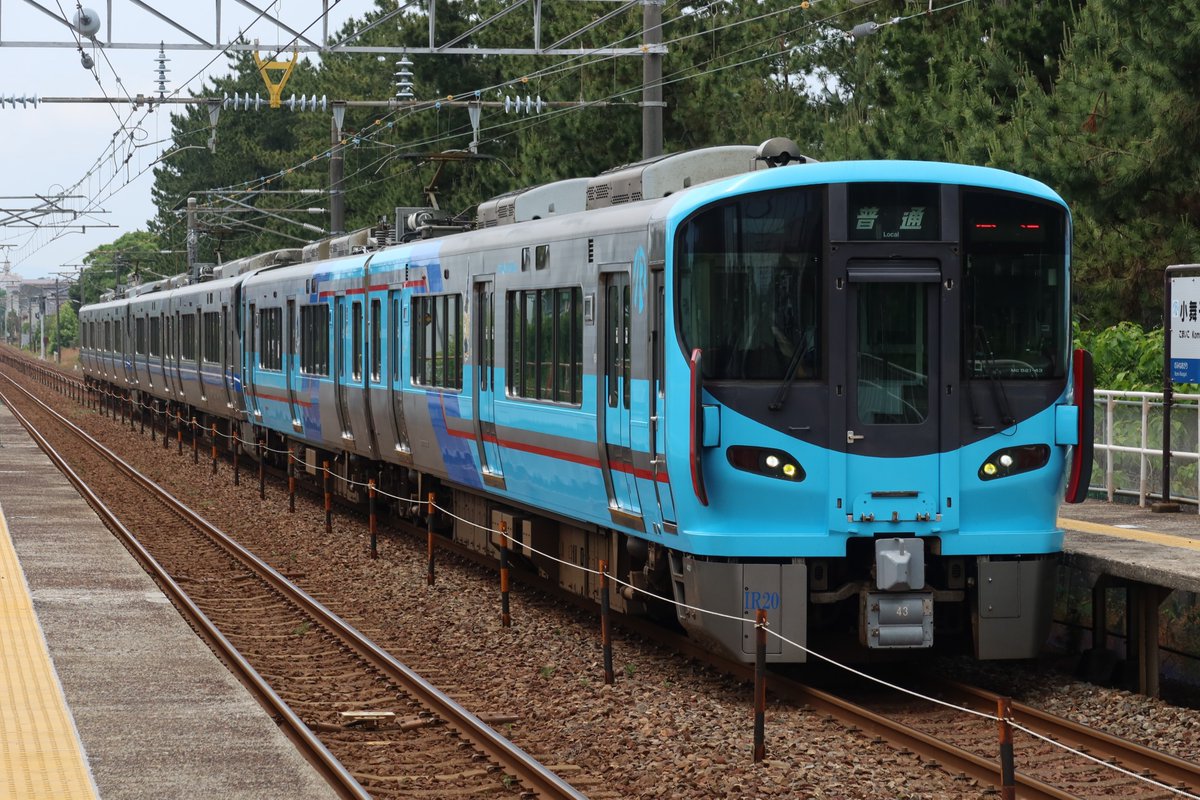 24/06/02
IRいしかわ鉄道 イベント開催に伴う臨時列車

昨日とは違って、(元)J編成で統一で運行されました
521系の6連、めちゃくちゃかっこいいですね…