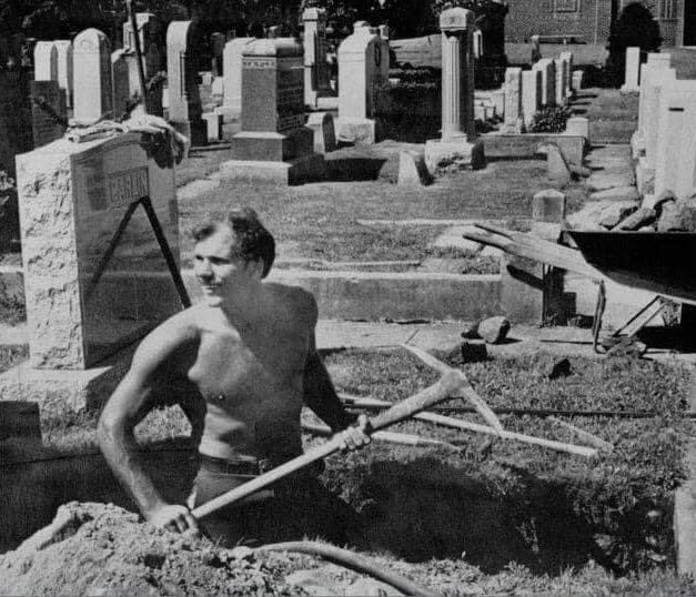 Jimfrombaseball's tweet image. "In a good winter I'll dig 50 graves. It's good work. I get 25 bucks a grave. If it has snowed, you just use a pick &amp;amp; shovel, scoop away the snow, the ground is good &amp;amp; soft. But if it hasn't snowed, the ground might be frozen two feet down. You have to use a pneumatic drill. One…