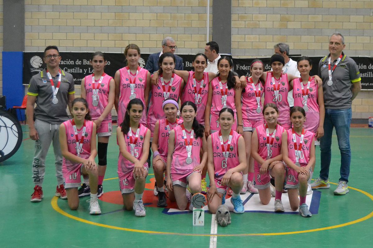 Las chicas del equipo alevín se proclaman segundas de Castilla y León🥈 !!! 
Ahora a prepararse para el campeonato de España de final de mes 🏀🏀💪🏻💪🏻 !!!

#OrigenBaloncesto #Baloncesto #UniversidadValladolid
#CastillayLeon #BasketCantera