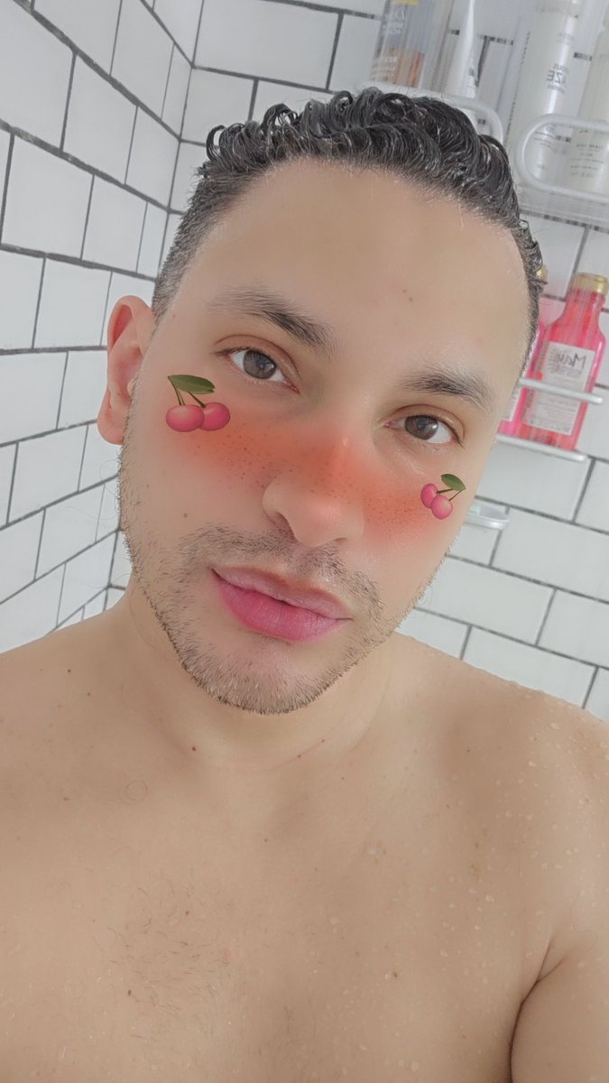 Trisson2's tweet image. 30 and up Twitter, drop a pic with your age

40.5 yrs