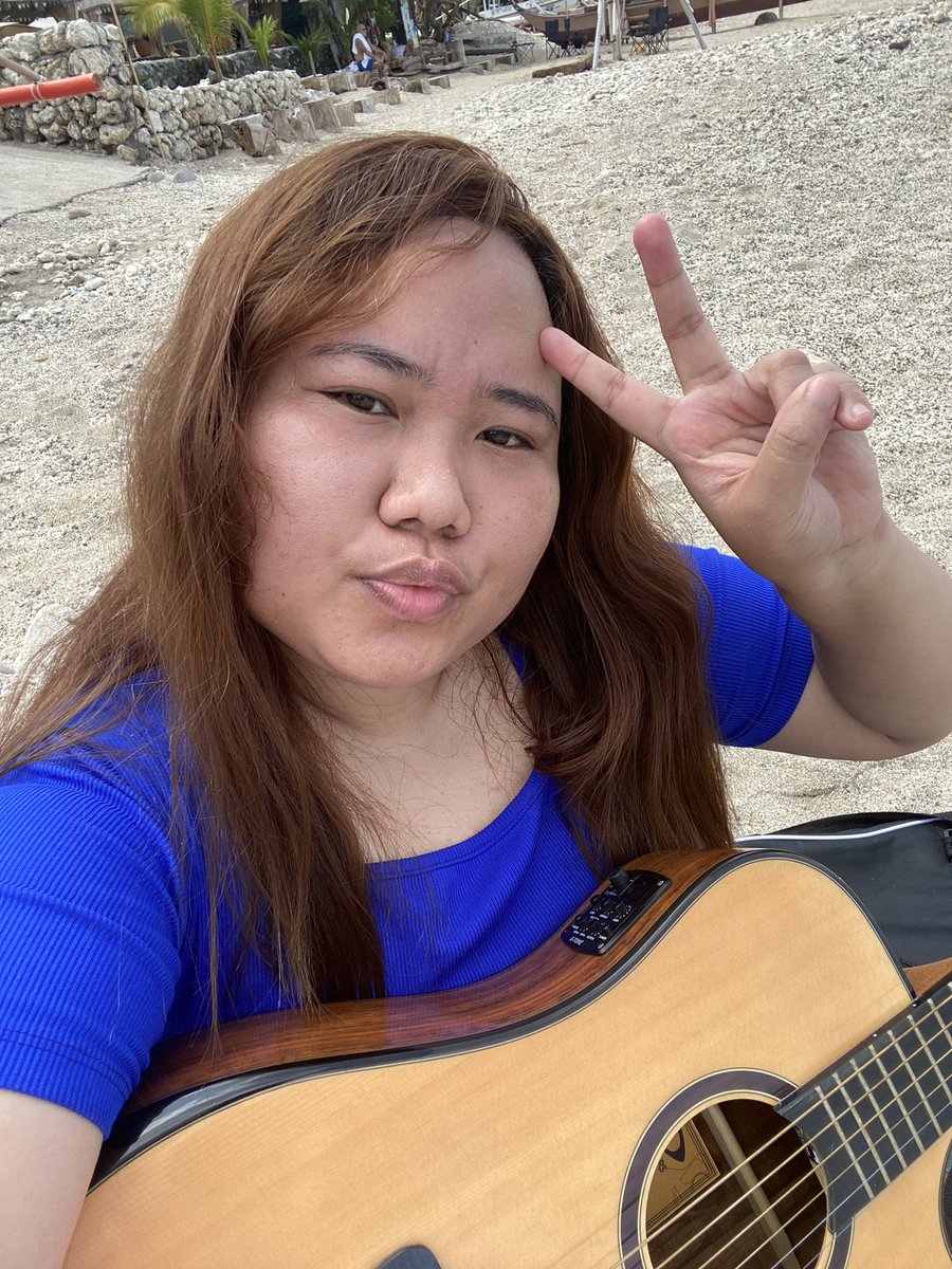 inahdig's tweet photo. Kahit mainit at hassle magdala ng gitara sa beach, ang saya pa rin, dahil ang sarap pakinggan ng alon ng dagat na sumasabay sa musika na galing lang sa boses at gitara #LittleThingsThatMatter ❤️✨ https://t.co/HlsJ27c8Ku