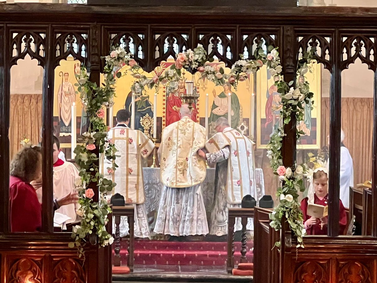 frdiego80's tweet photo. Corpus Christi in Houghton Regis
https://t.co/v2IWsTn8LW
#corpuschristi #jesus #faith #Eucharist #Mass #houghtonregis #dunstable #Luton #linmere #bidwellwest https://t.co/xcOCO4LULb