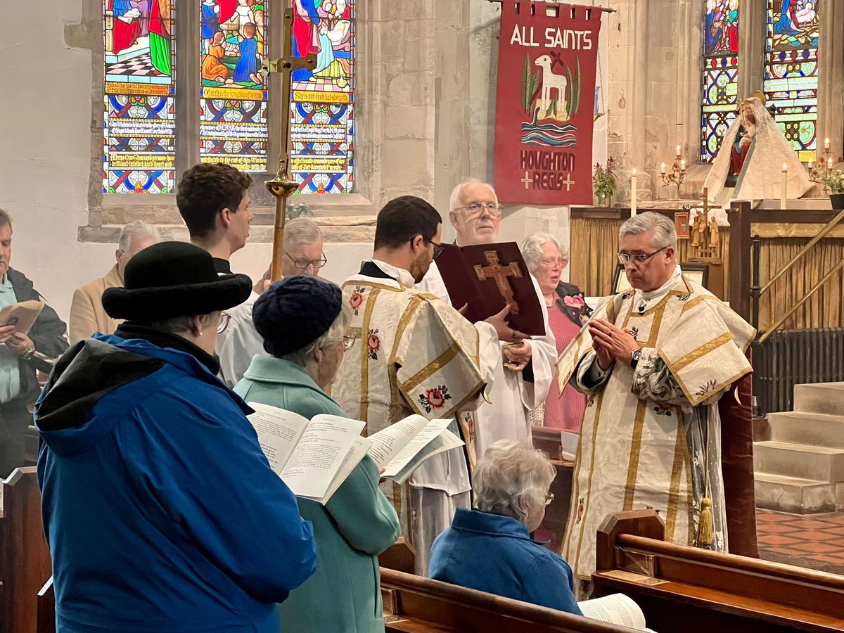 frdiego80's tweet photo. Corpus Christi in Houghton Regis
https://t.co/v2IWsTn8LW
#corpuschristi #jesus #faith #Eucharist #Mass #houghtonregis #dunstable #Luton #linmere #bidwellwest https://t.co/xcOCO4LULb