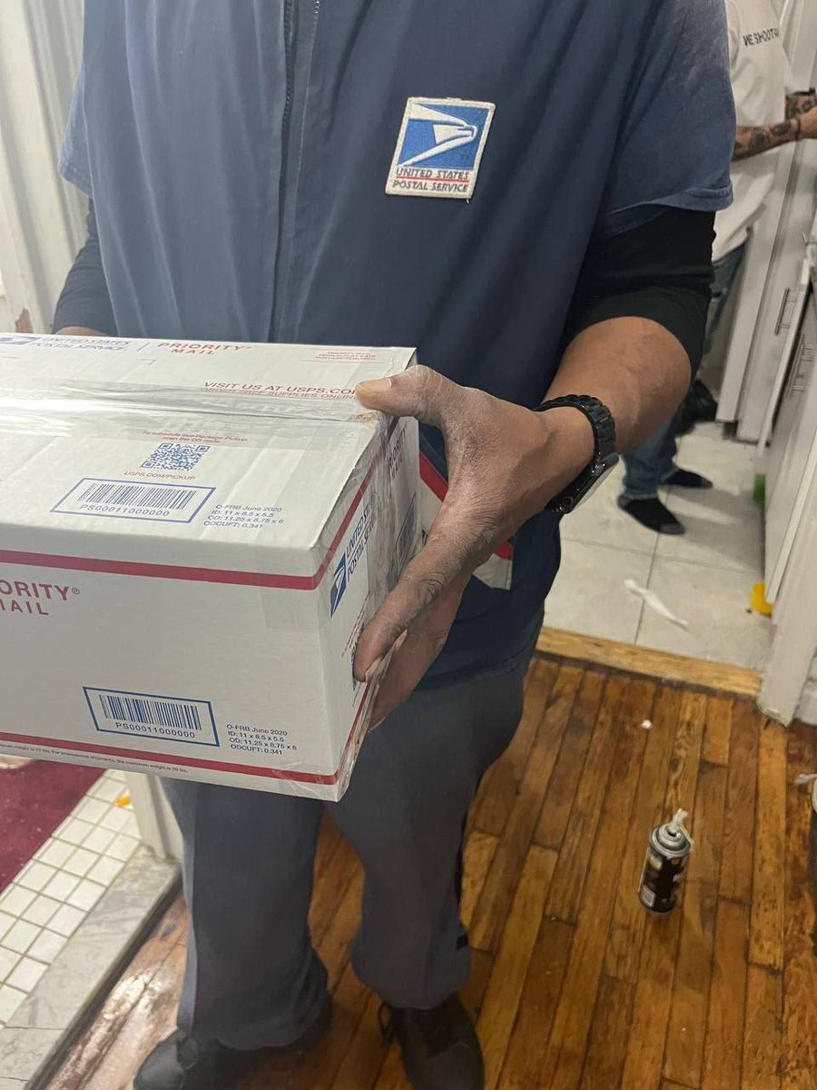 We have a mailman and his wife in customs on the team now hence your boxes will be even safer!💯✌🏻
Tap in