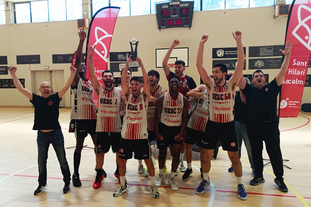 FCBQ (@fcbq) on Twitter photo 🏆 La <a href="/UESC_SantCugat/">🔴Unió Esportiva Sant Cugat⚫</a> CAMPIONA de Catalunya de Segona Categoria Masculina a #SantHilariSacalm en vèncer el <a href="/ReusDeportiu/">Reus Deportiu</a> per 50-81, mentre que el <a href="/cbblanes/">Club Bàsquet Blanes</a> ha assolit el 3r lloc contra el <a href="/SECASAL/">SE CASAL VILAFRANCA</a> per 73-66. Felicitats!
📊 basquetcatala.cat/competicions/r…
➡ basquetcatala.cat/noticies/10714 🏆 La <a href="/UESC_SantCugat/">🔴Unió Esportiva Sant Cugat⚫</a> CAMPIONA de Catalunya de Segona Categoria Masculina a #SantHilariSacalm en vèncer el <a href="/ReusDeportiu/">Reus Deportiu</a> per 50-81, mentre que el <a href="/cbblanes/">Club Bàsquet Blanes</a> ha assolit el 3r lloc contra el <a href="/SECASAL/">SE CASAL VILAFRANCA</a> per 73-66. Felicitats!
📊 basquetcatala.cat/competicions/r…
➡ basquetcatala.cat/noticies/10714