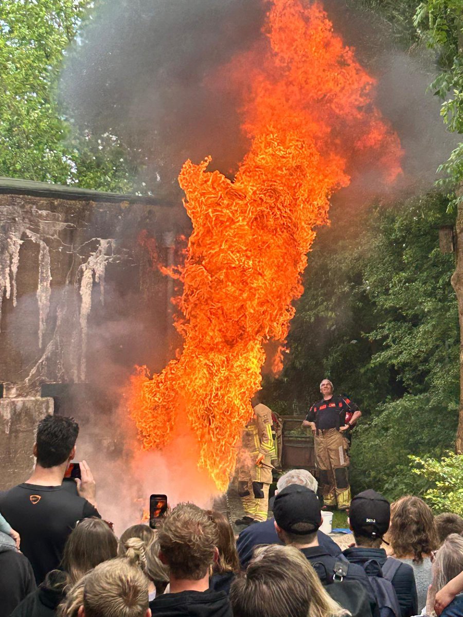 YFRTeam's tweet photo. Vandaag mochten we assisteren bij de opendag van brandweer Edam. Zij vieren het 100-jarige bestaan van de brandweer vereniniging ‘De Waakvlam’. Een hele mooie drukke dag https://t.co/pfupisNiDl