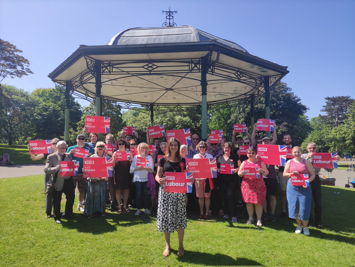 Perfect day and perfect setting to launch my campaign in Stourbridge this morning 🌞🌹
We've spoken to 100s of people and handed out loads of posters now proudly on display in people's windows. 
If you'd like a poster please let me know and we'll get one to you!
#labourdoorstep