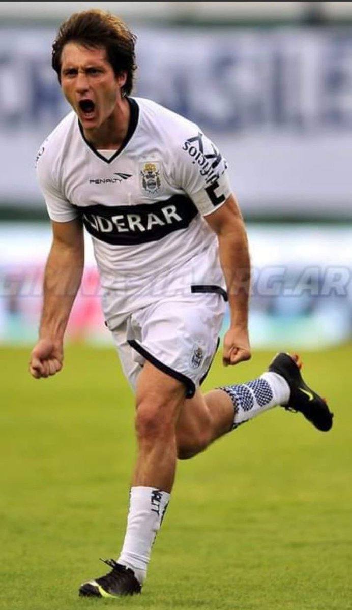 joseamuchasteg1's tweet photo. Si , El Melli , cojedor serial de pinchas y no me vengas que se fue a la b , porque en 1994 Guillermo era campeon con Gimnasia y tu idolo veron se iba a la b , el mismo que con bilardo se comio un 6a0 con tres goles de nuestro idolo. https://t.co/7263h1MWqu