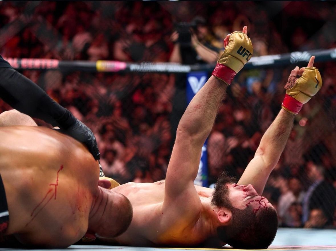 fightpicsgohard's tweet photo. Islam Makhachev defeats Dustin Poirier (2024)

📸 @CooperNeill https://t.co/ZJvDgKJFJY
