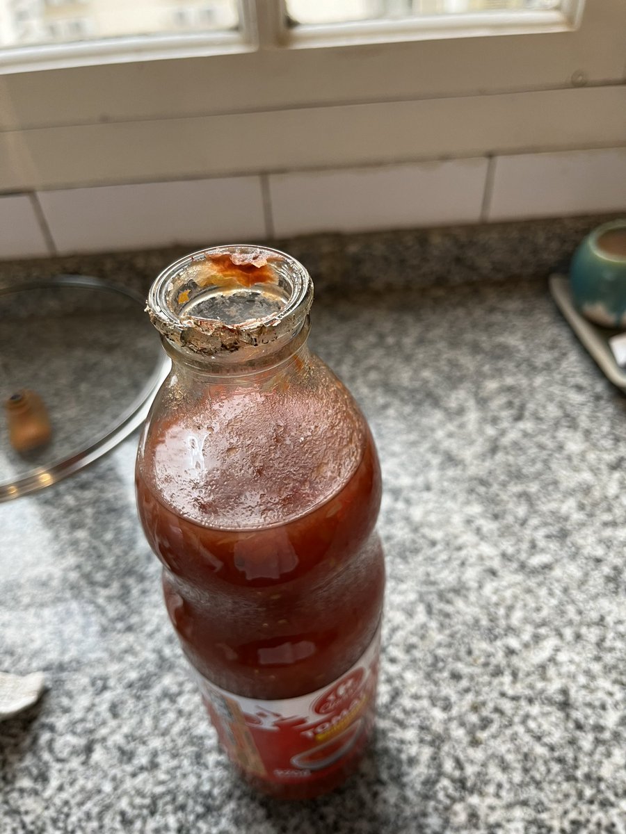 Silvib06's tweet photo. @carrefourarg tuve este problema con la botella, tenía el vidrio roto. Solo aviso para que estén atentos https://t.co/JbeaS066hL