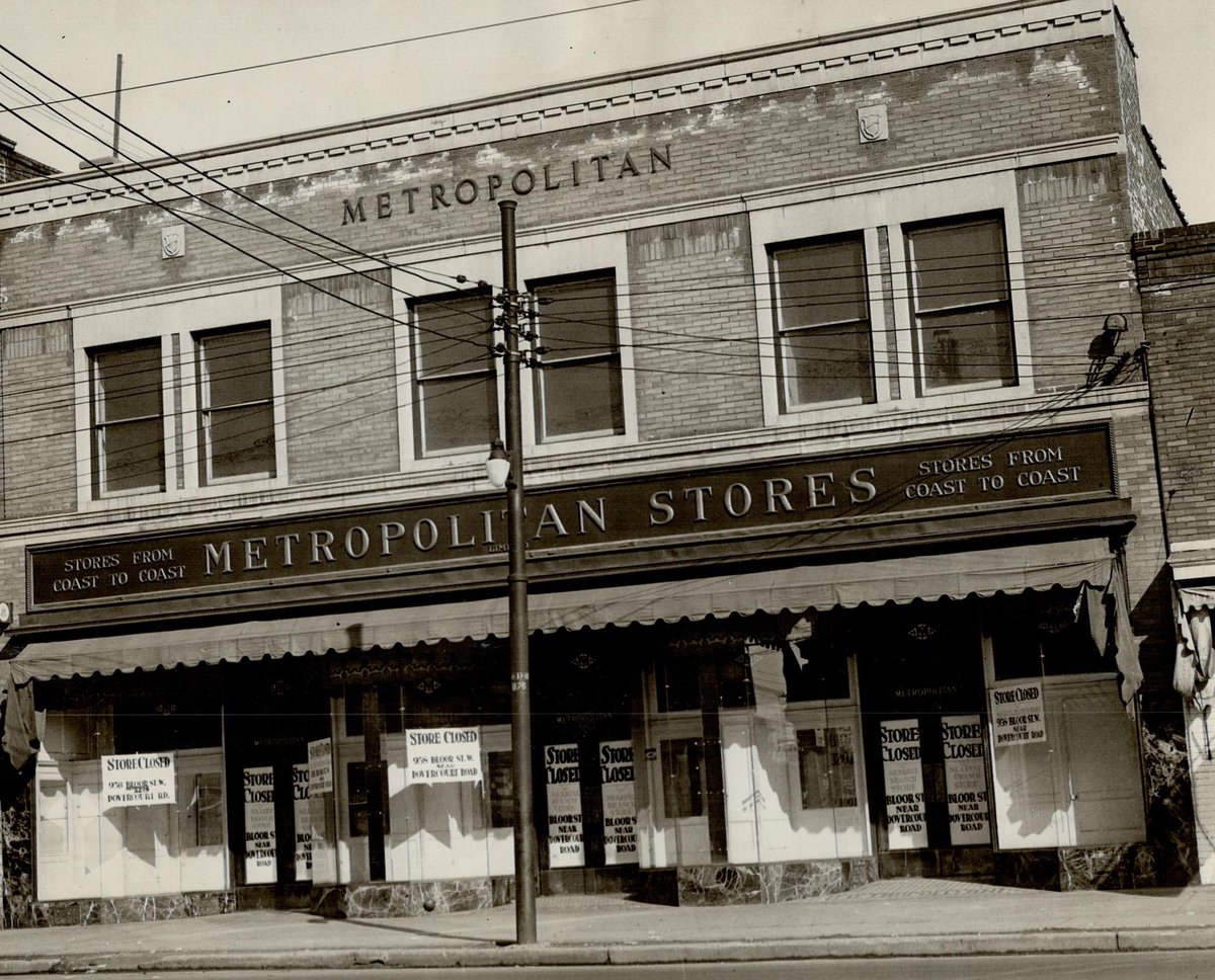 wreeves123's tweet photo. A rare metal ghost sign! The bronze letters marked a Metropolitan Stores branch at 958-960 Bloor West from 1929 to 1976.

The 1933 photo from St. Clair West shows the Met’s new store facades as a total package, down to the entranceway tilework. #TheSignsThatDefineToronto https://t.co/87l0NJCUrW