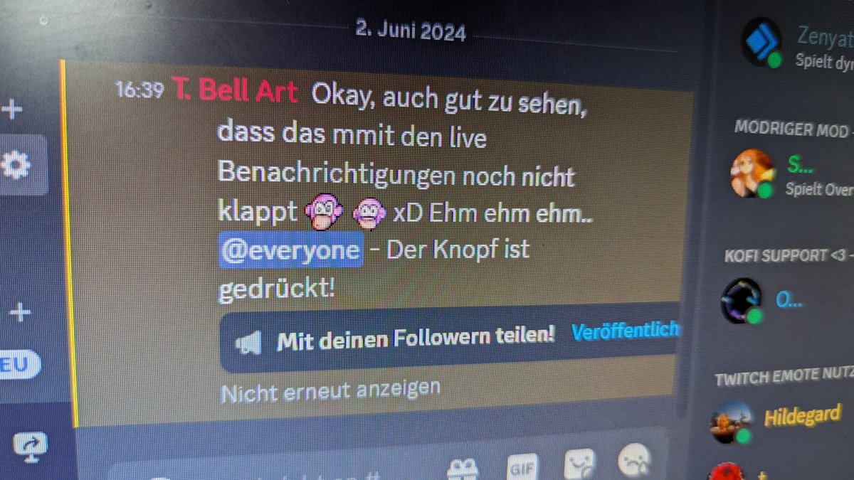 Ehm Ehm Ehm... 
Ding, Ding, Ding. Klassentreffen!