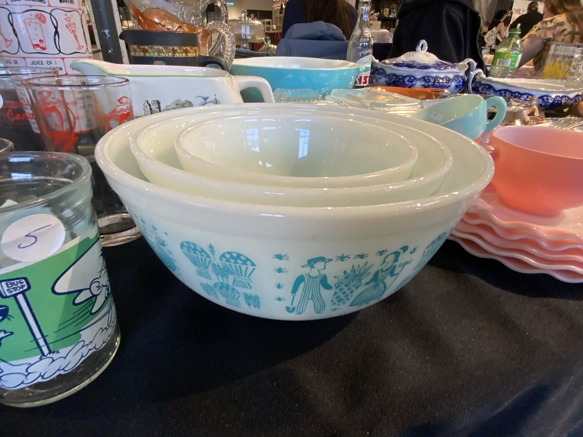 sjfmnl's tweet photo. We have some vintage housewares here today at 245 Freshwater Road during the SJFM Vintage and Collectible Market that will take you back in time. #sjfmnl #sjfm #vintagehousewares #houseitems #stjohns https://t.co/NXKKj2eUeS