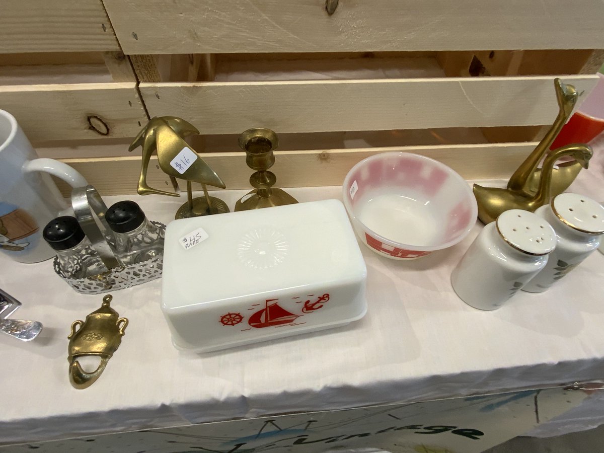 sjfmnl's tweet photo. We have some vintage housewares here today at 245 Freshwater Road during the SJFM Vintage and Collectible Market that will take you back in time. #sjfmnl #sjfm #vintagehousewares #houseitems #stjohns https://t.co/NXKKj2eUeS